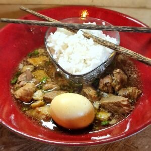 Porc au caramel & nouilles aux oeufs