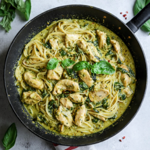 Spaghettis au curry vert de poulet et basilic thaï